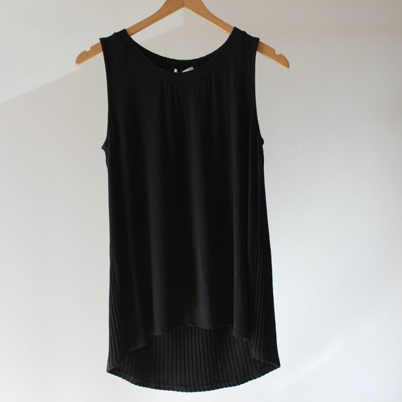 Amour Vert Black Tank Top - Picture 3 of 9